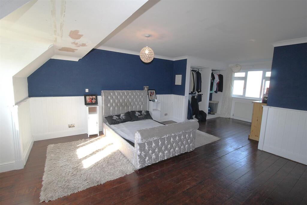 Master Bedroom 2.JPG