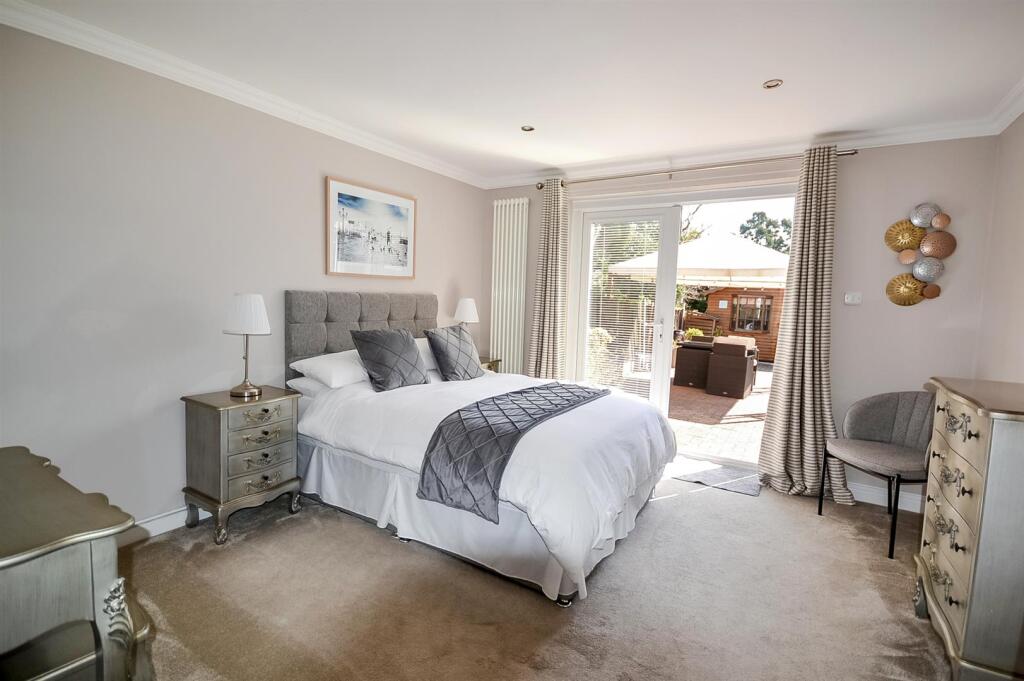 Downstairs suite 5.jpg