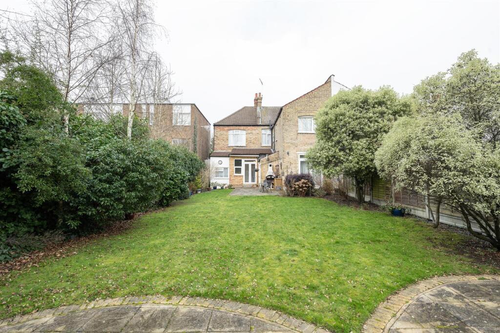 Chingford Avenue E4