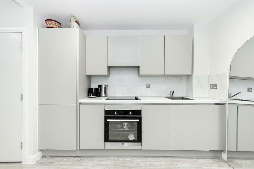 16 Vanguard Way-9_resized.jpg