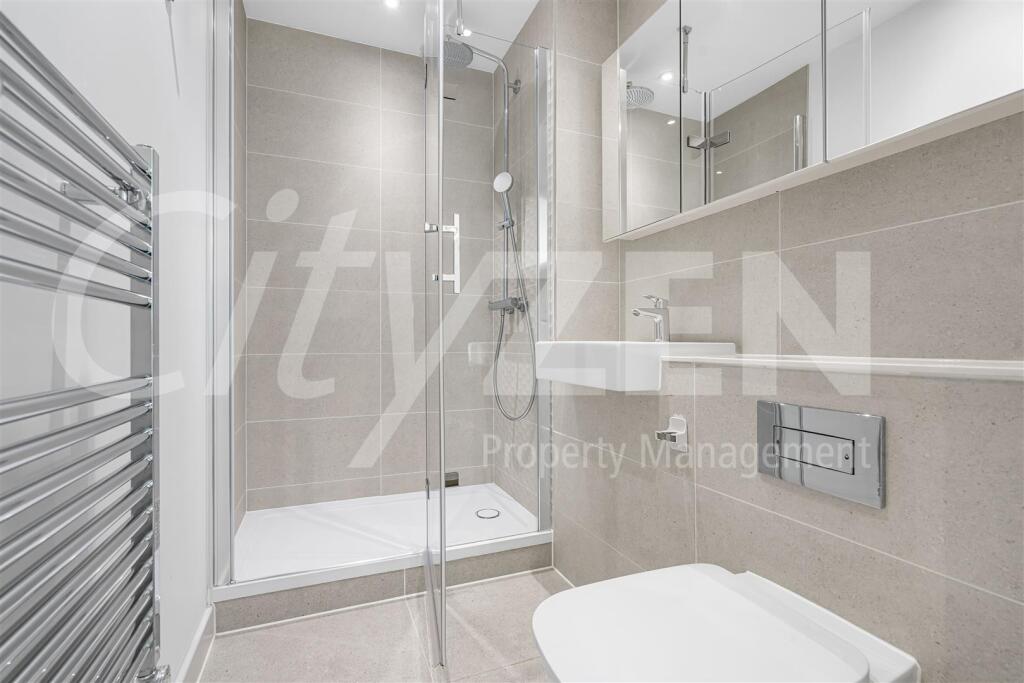 EN SUITE SHOWER ROOM