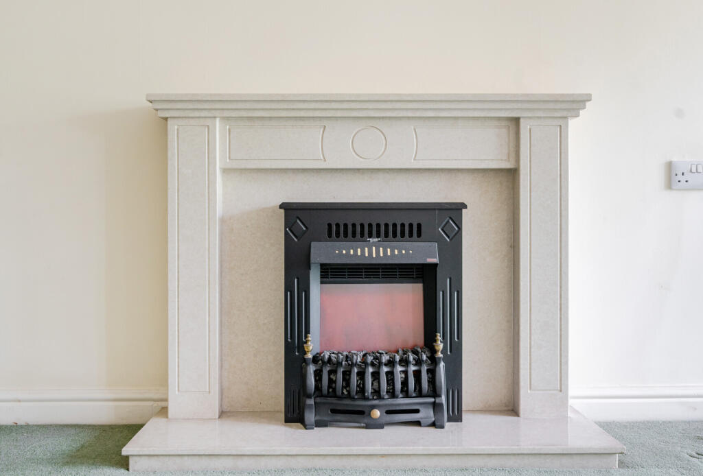 1312647-5-68552c4...