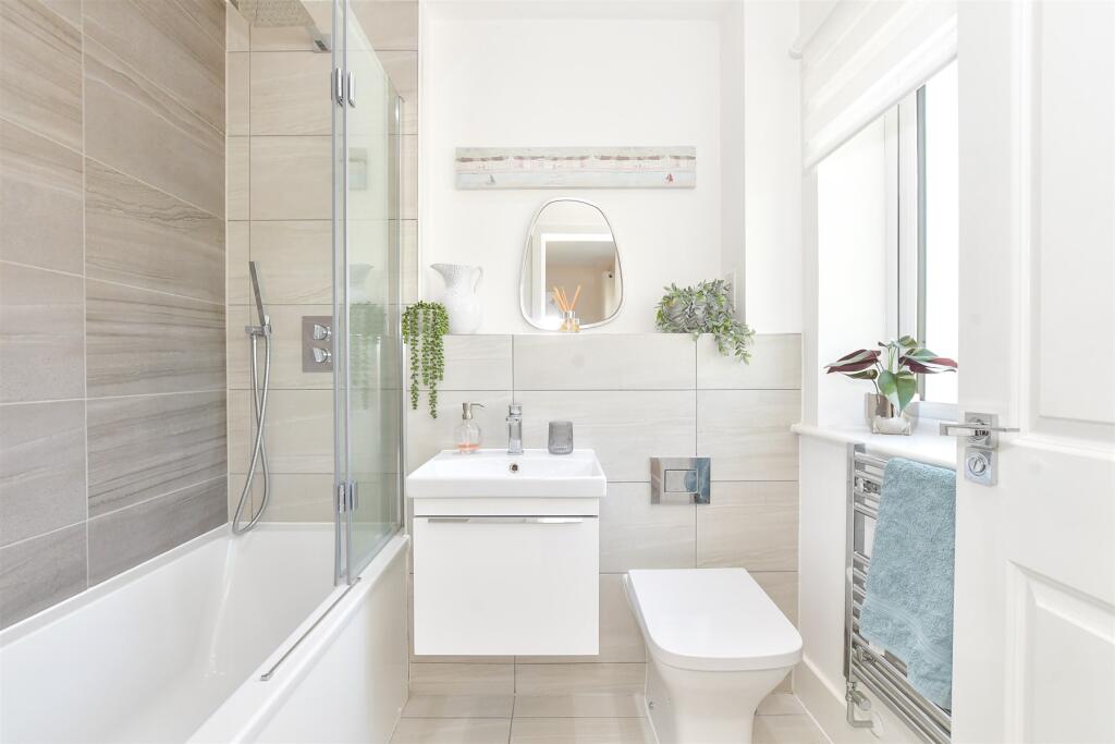 En-Suite Bathroom
