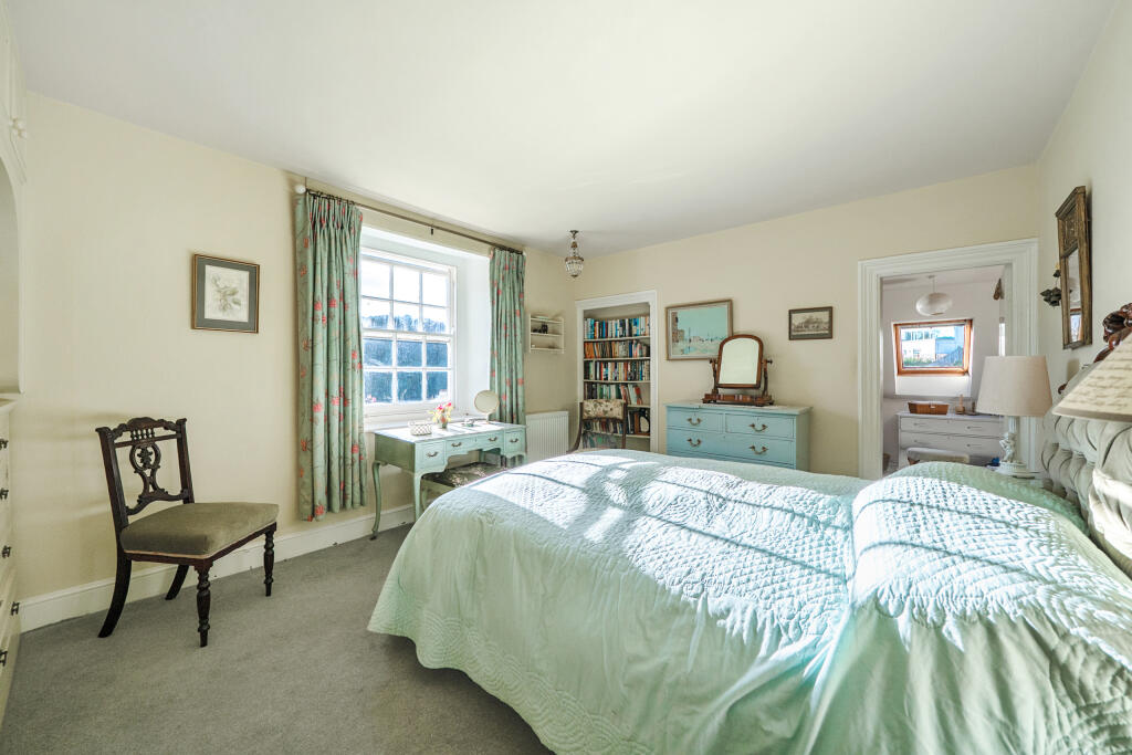 1372752-16-691b69db50825