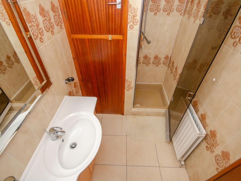 Shower room.jpg