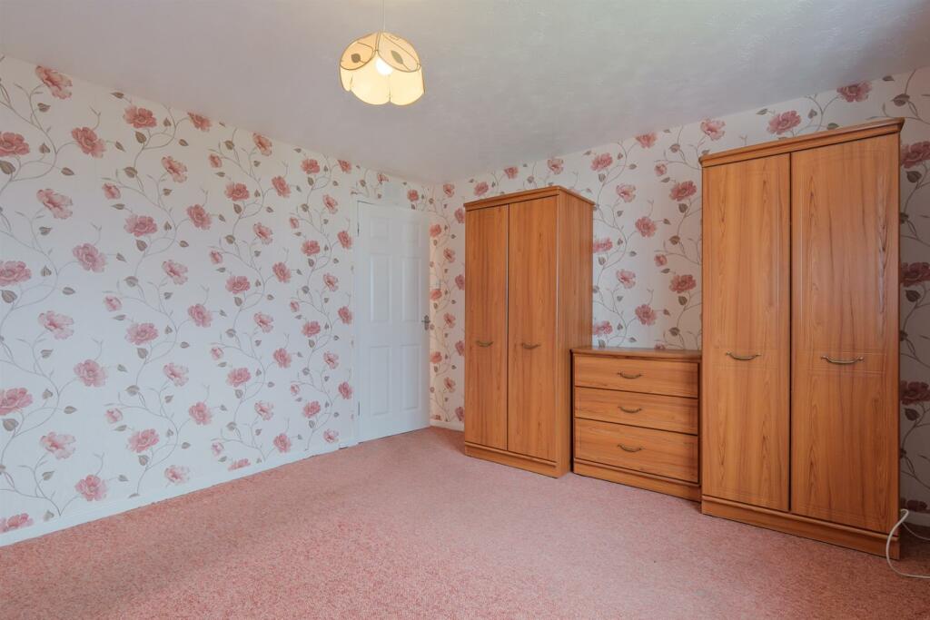 038-30 Braemar Cres, Carluke ML8 4BH.jpg