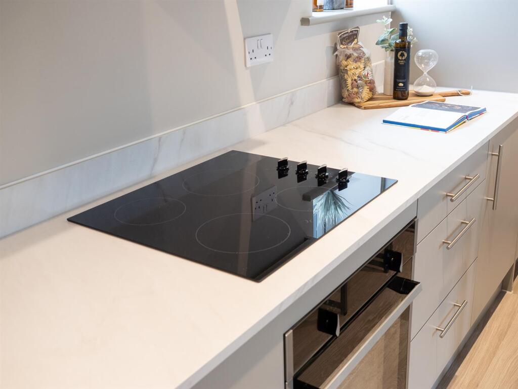 Showhome 140A-13.jpg