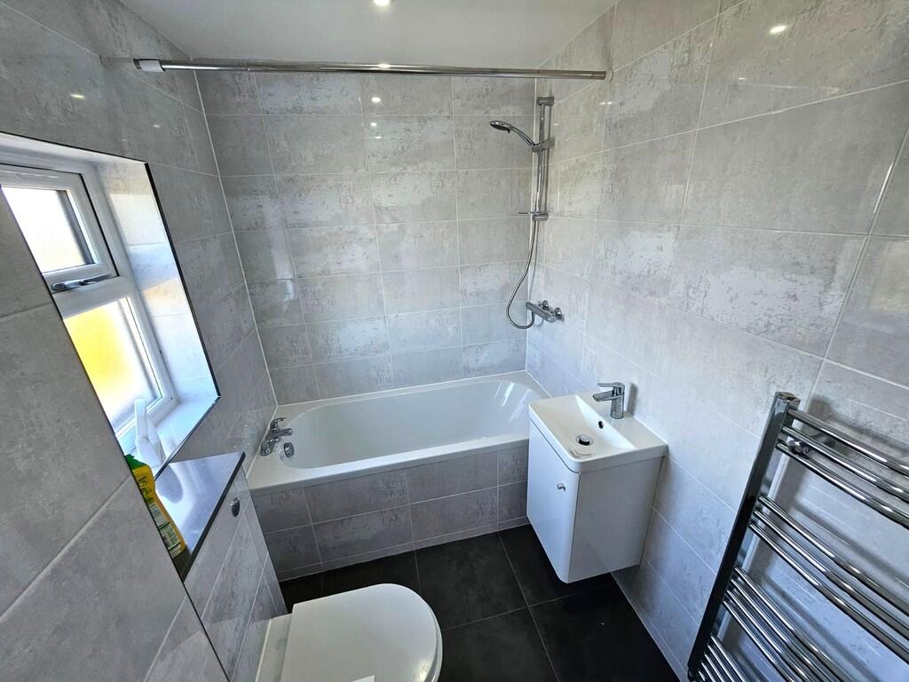 Bedroom 2 En-Suit...