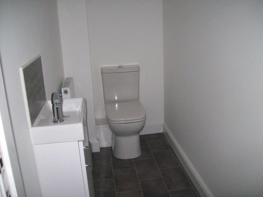 Downstairs WC.JPG