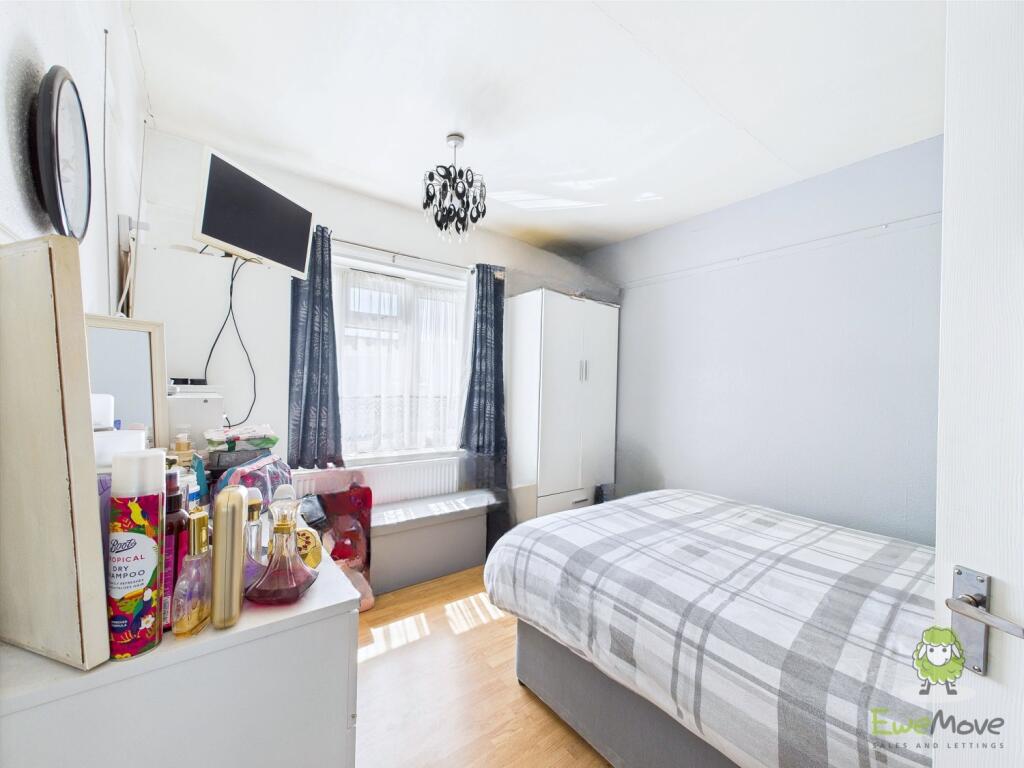 CAM01543G0-PR0129-STILL030