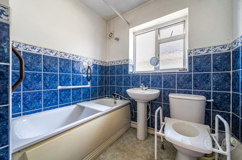 16b3af82-17aa-493...