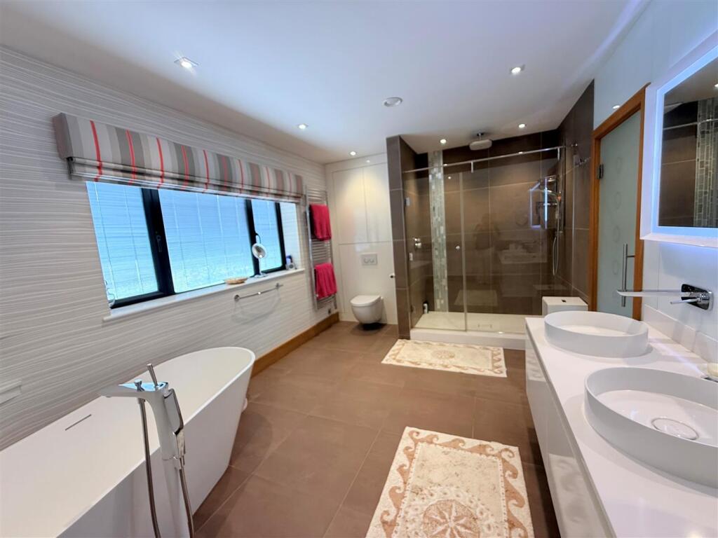prinpile bathroom 2.jpg