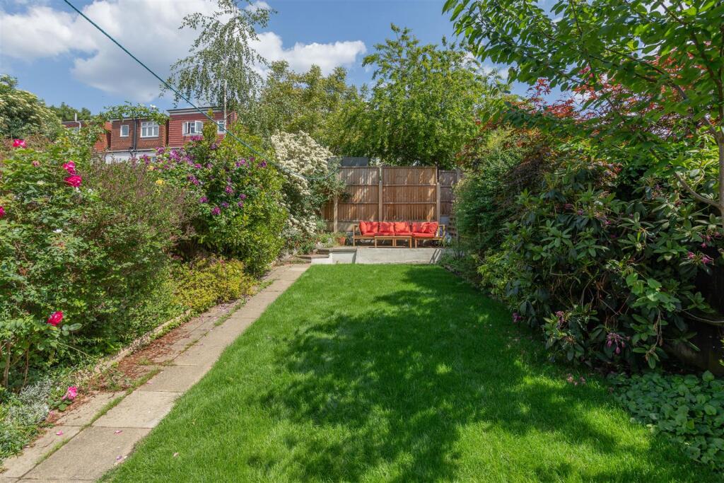 Ferndale Avenue, E17