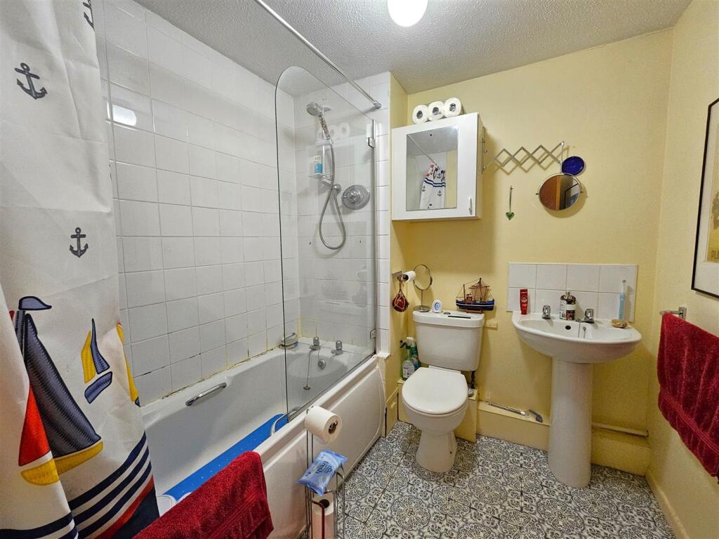 Bathroom.jpg