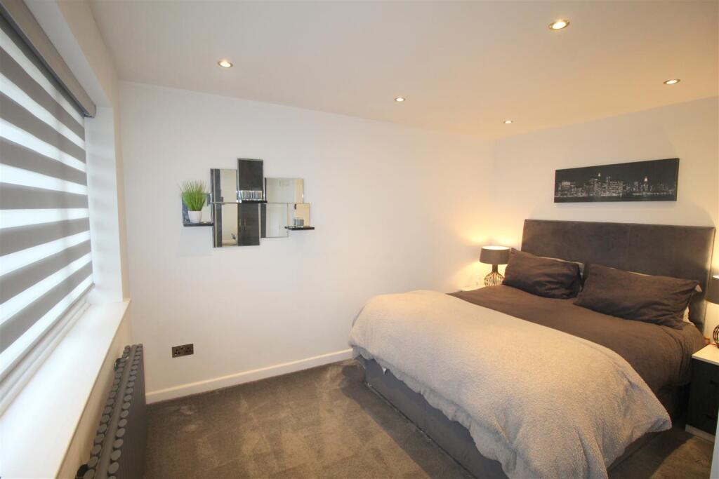 Drake Close, 11 Bedroom One 3.JPG