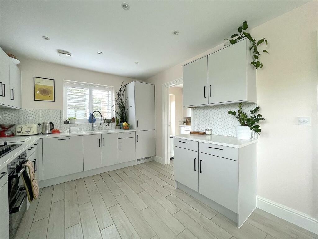 Kitchen:Dining Room (4).jpeg