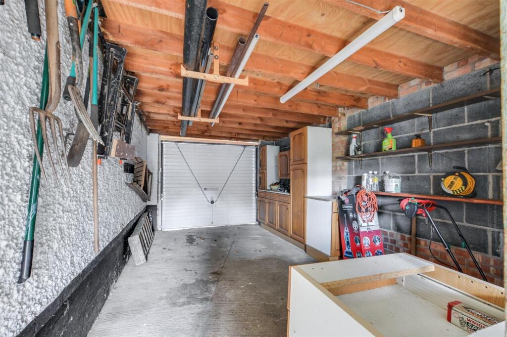 Garage_1.jpeg