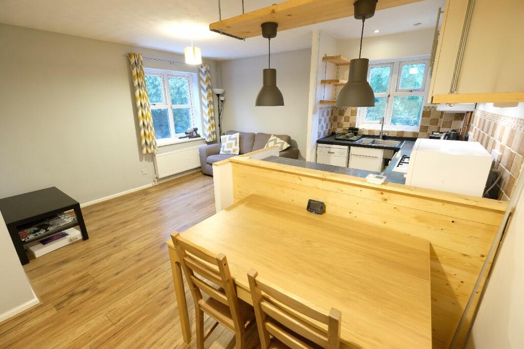 SITTING/DINING ROOM