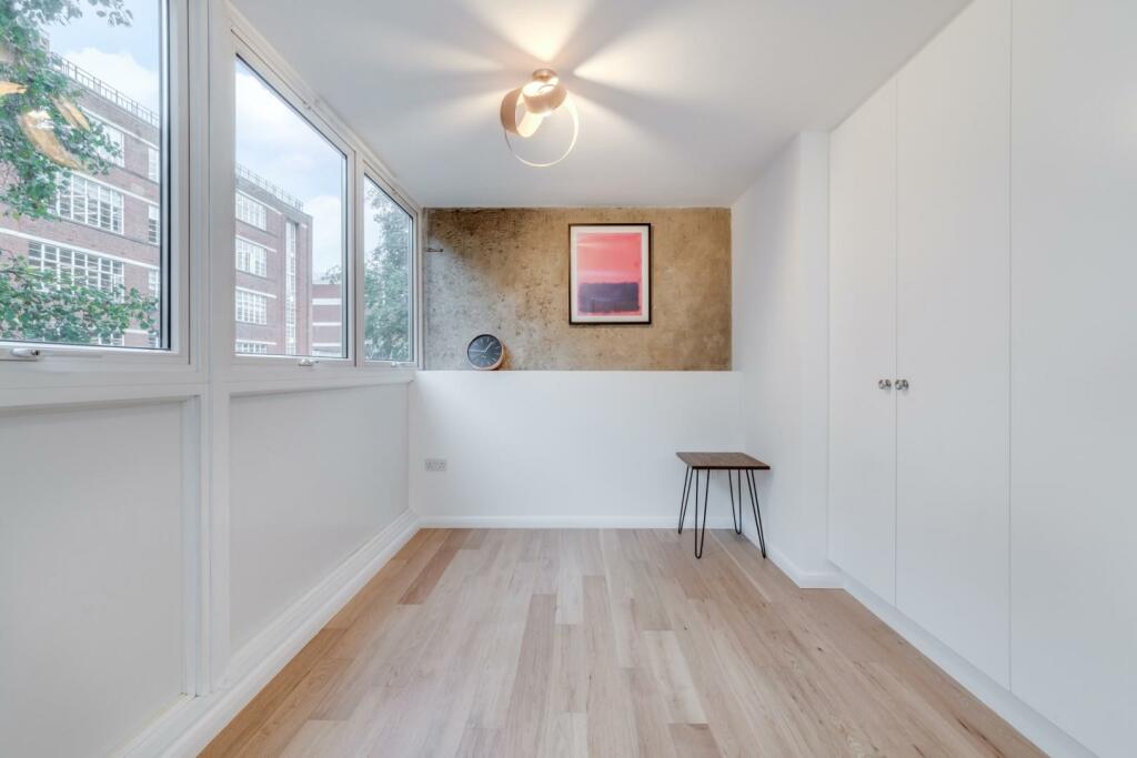 BEDROOM 1 a.jpg