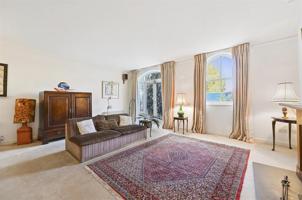 Oxford Gate - 33 (1).JPG