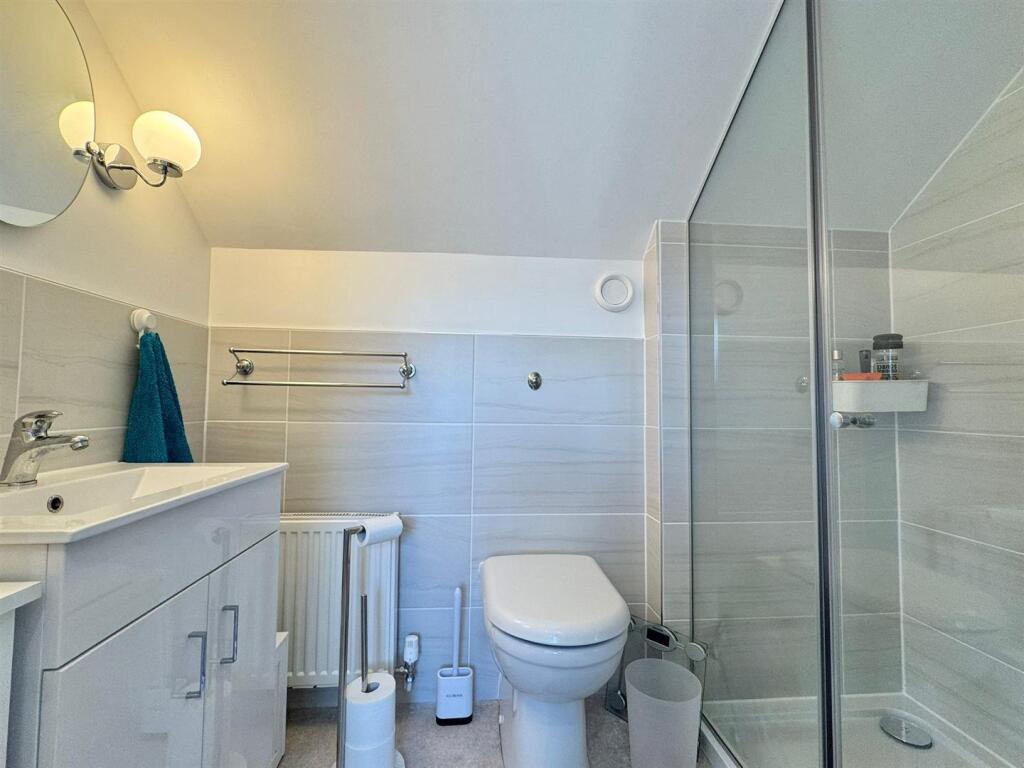 Master ensuite (1).jpg