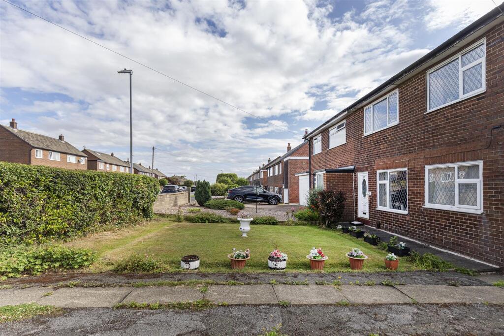 Bramleys Estate Agents - Roslyn Avenue - Netherton