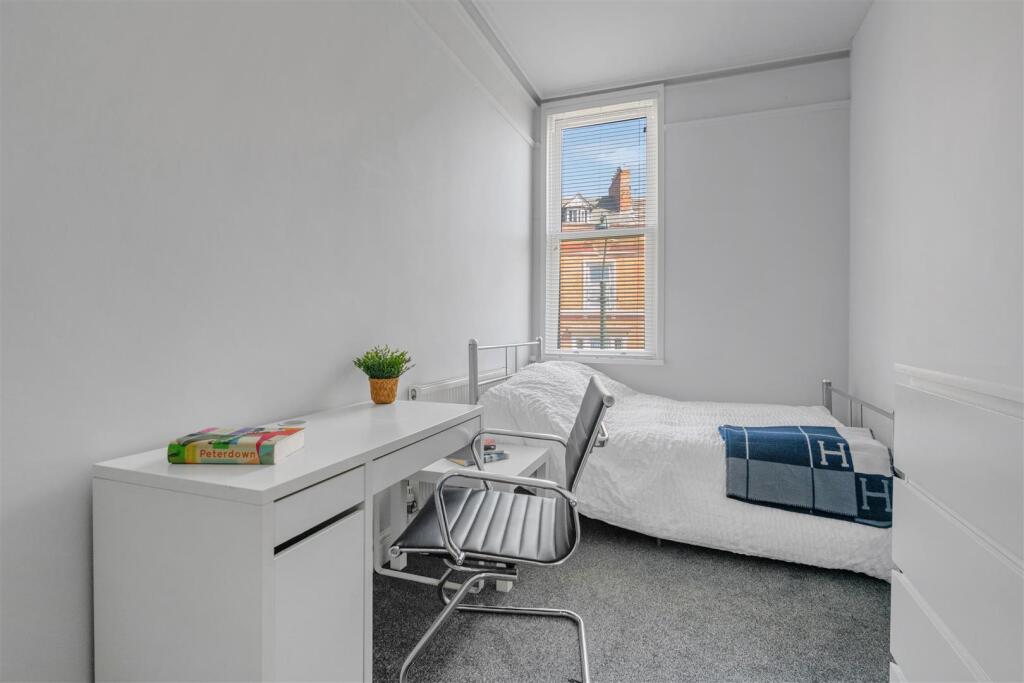 37 Burns St-Hi-18.jpg