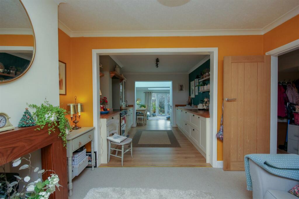 Lounge Kitchen.jpg