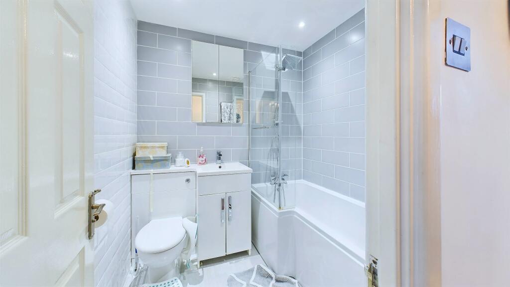 CAM04968G0-PR0011-STILL002