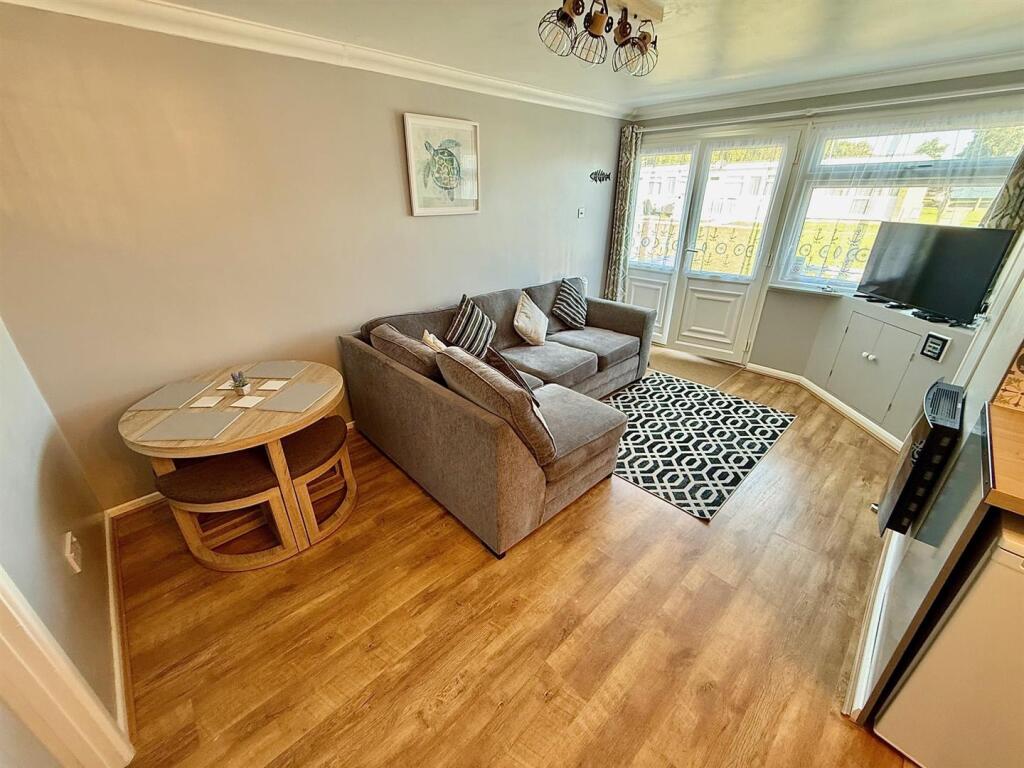 Open Plan Living Room/Dining Area