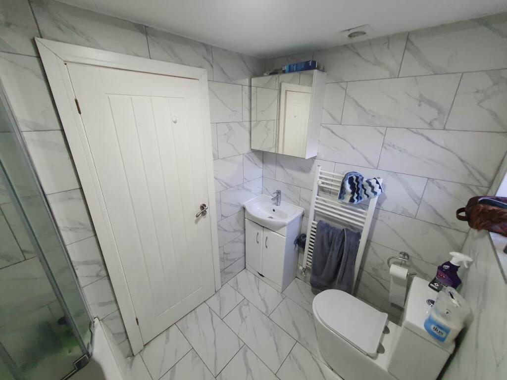 Ground floor bathroo