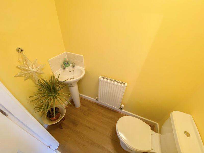 GROUND FLOOR W.C.