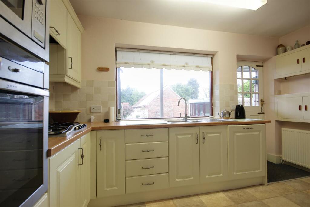 BREAKFAST KITCHEN