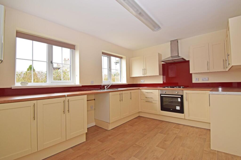 5 Periwinkle Cottages, kitchen a.jpg