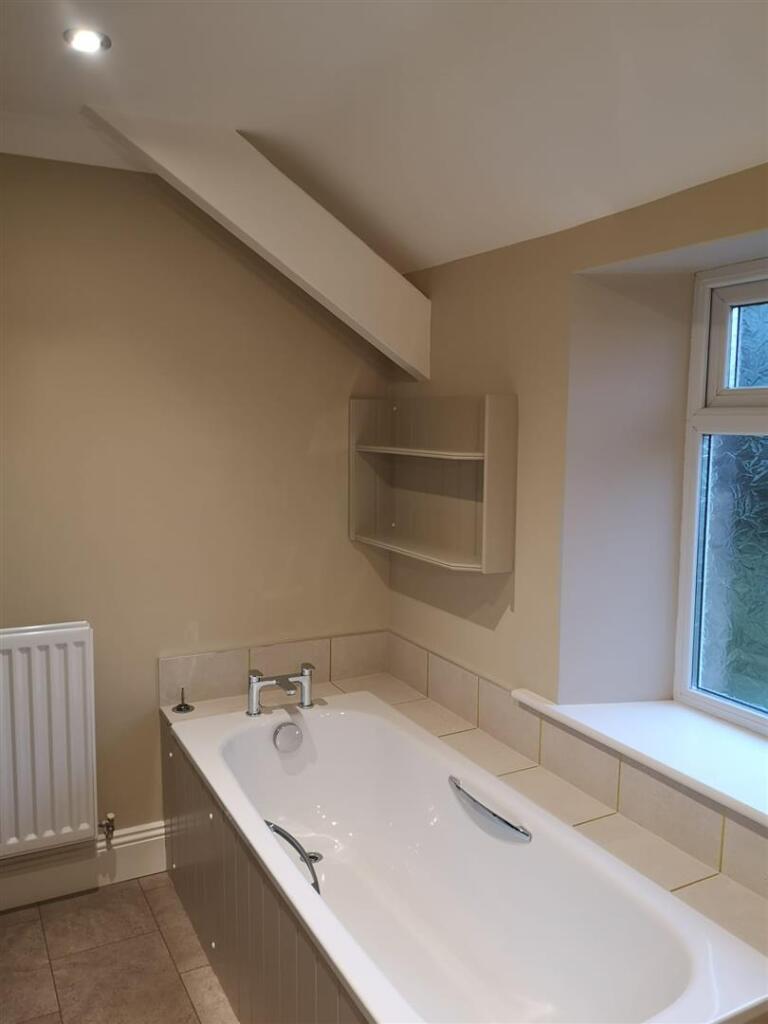 IMG_2596 bathroom1.jpg