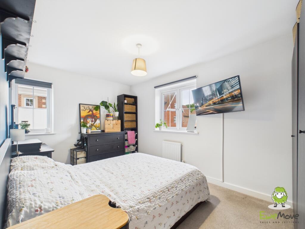 EweMove Estate Agents Basingstoke - Dovecote Way -