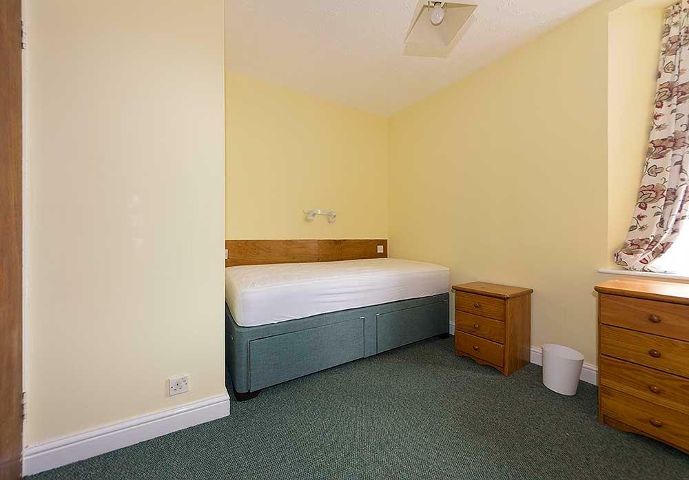 Bedroom 5.jpg