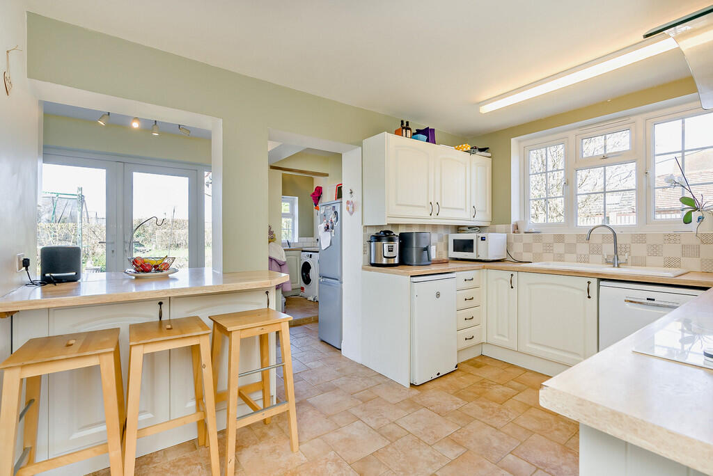 8639452-interior1...
