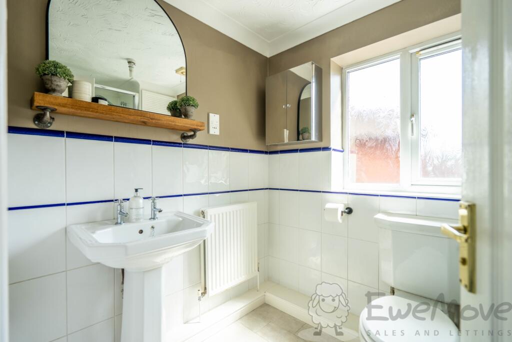Ensuite Shower Room with Built-In Storage