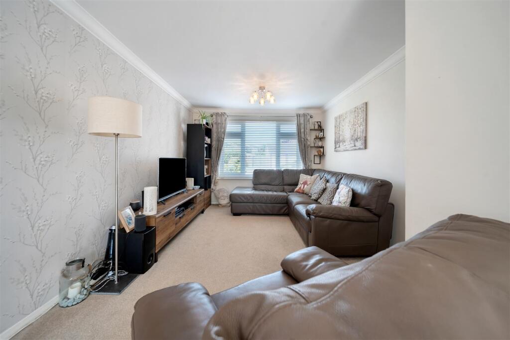 12 Hardwick Cl-28.jpg