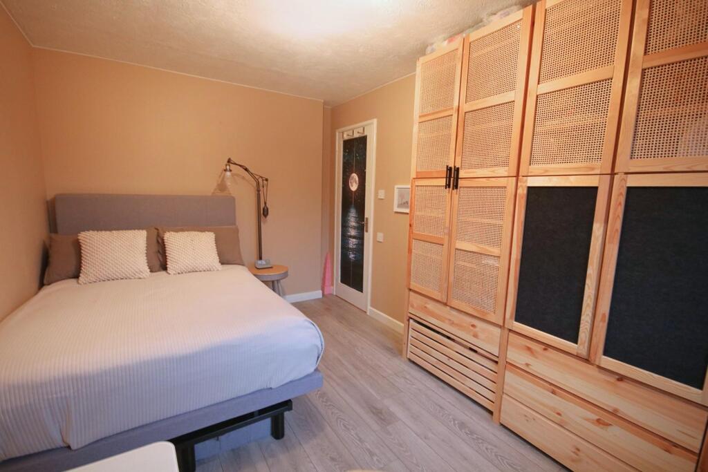 bed.2.jpg