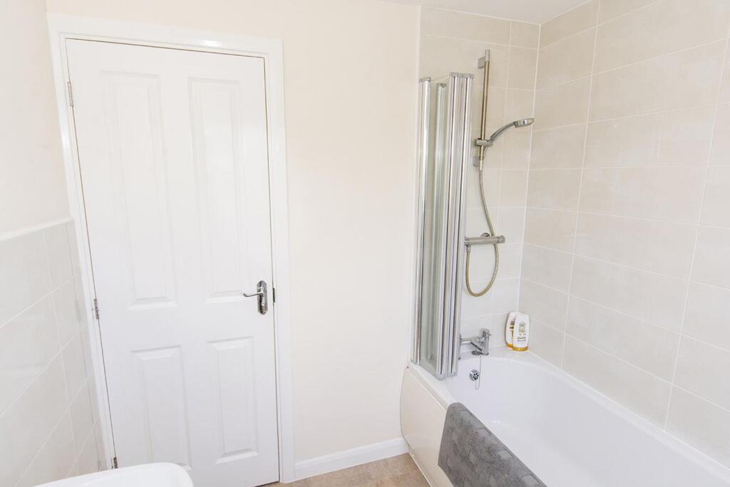 (Bedroom One Photo Two)