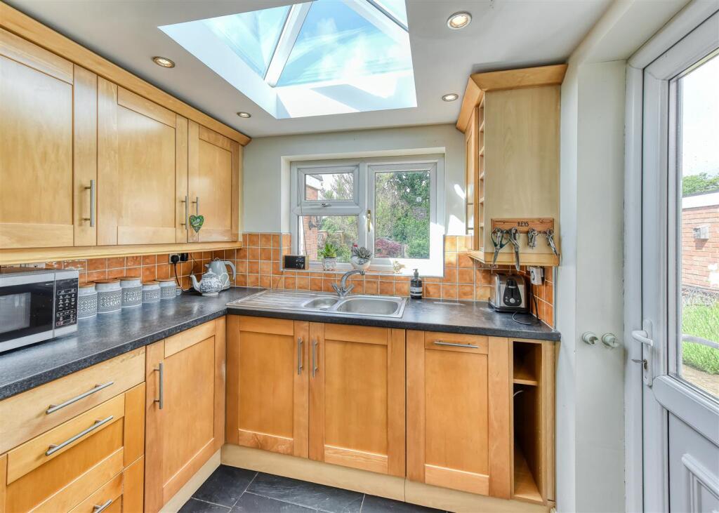 109 Bhylls Lane-kitchen2.jpg