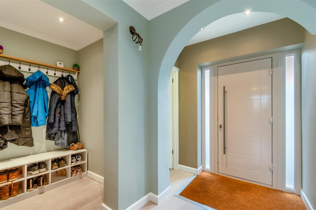8584717-interior06.jpg