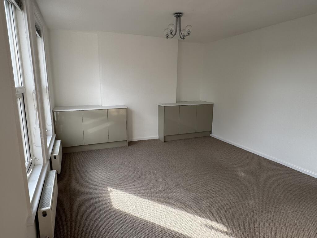 Flat 4, 9 Iddesleigh Tce -  lounge