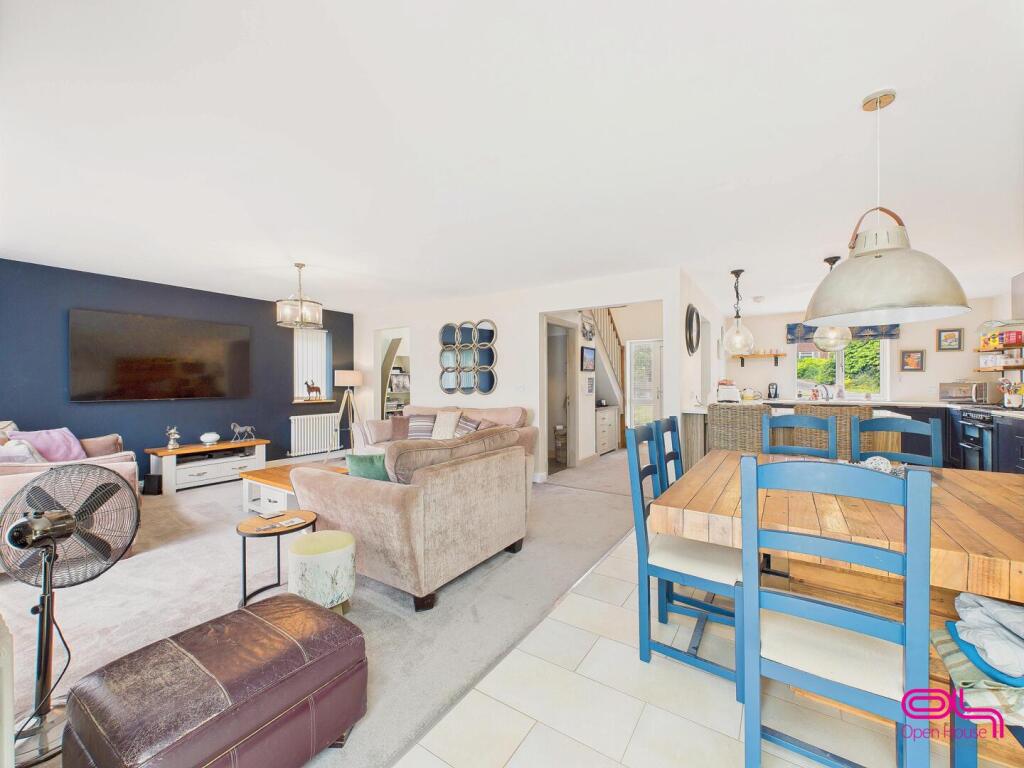 Open Plan Lounge Diner