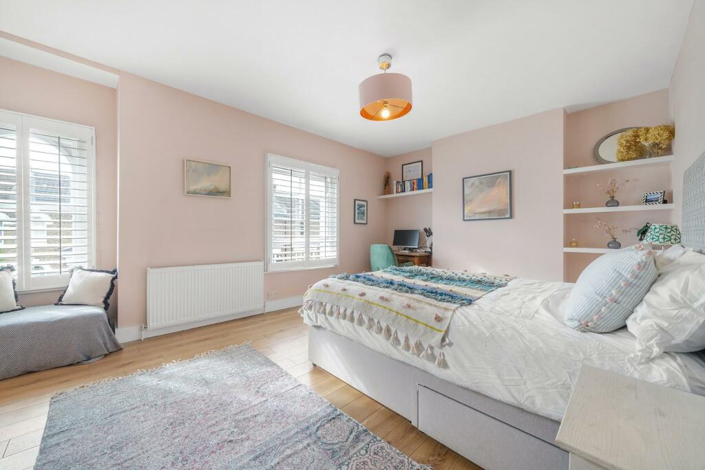 Bedroom 1.jpg