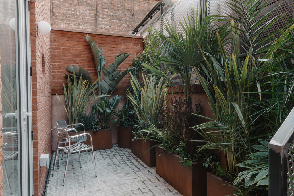 265900 - Stoke Newington High Street_Re-edits_H...