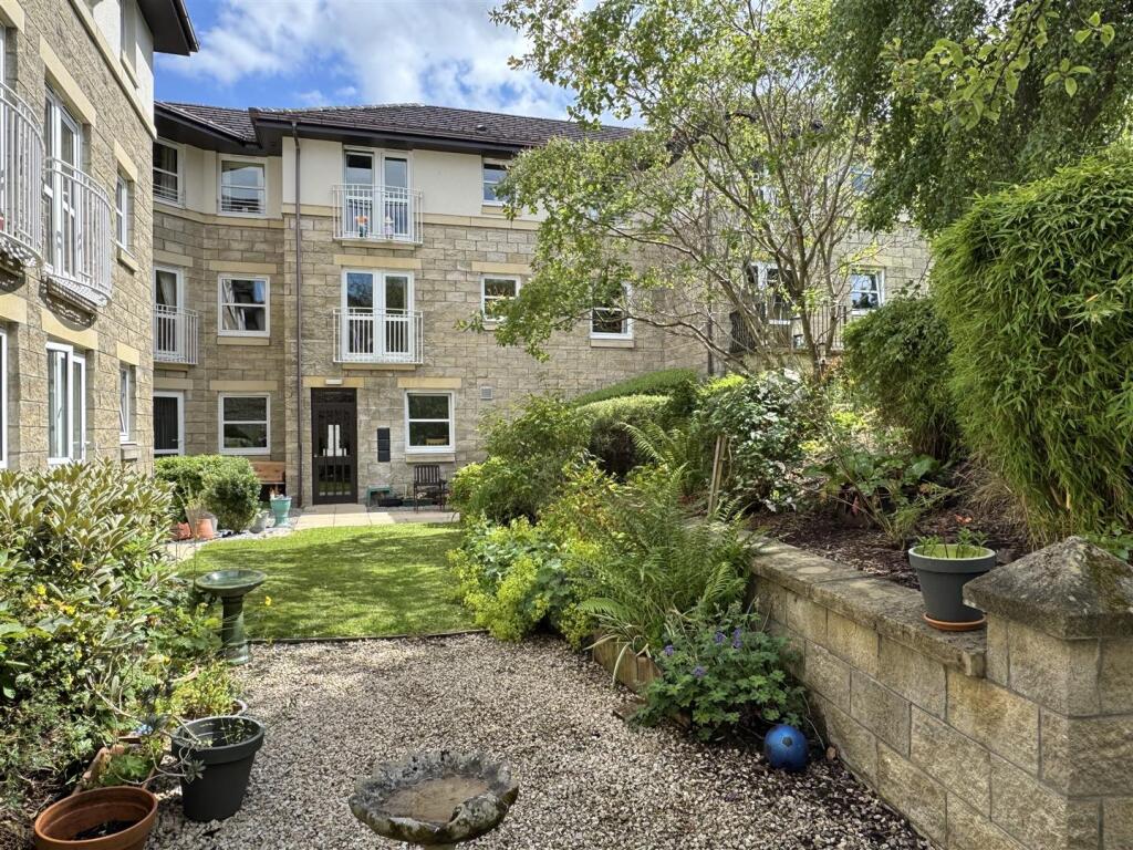 REAR OF FLAT 1.JPG