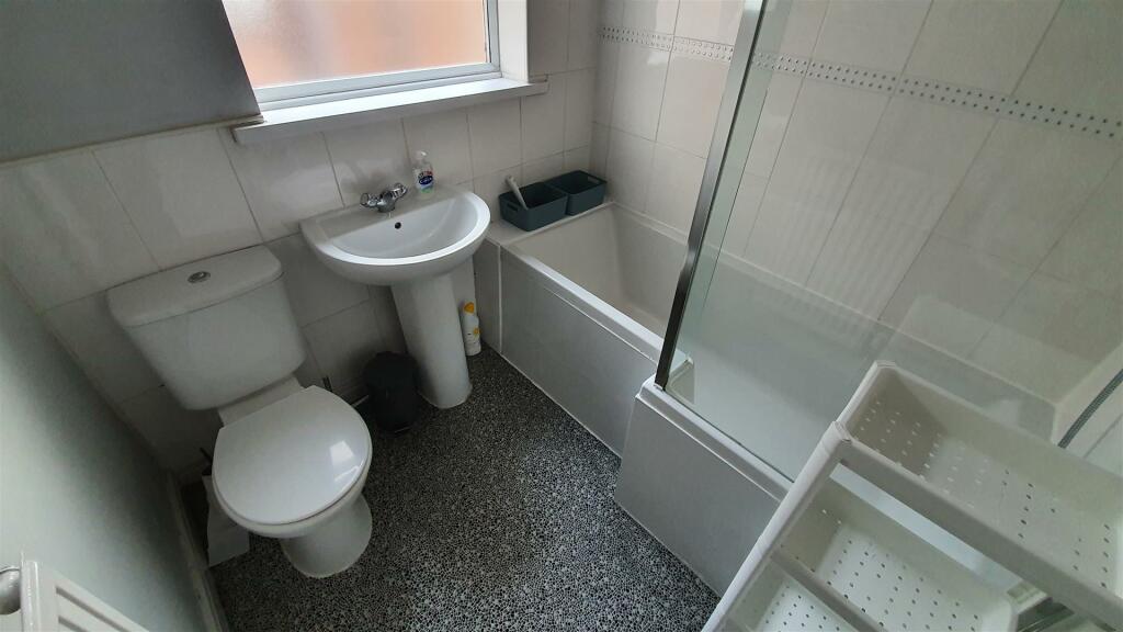 4-Bathroom.jpg